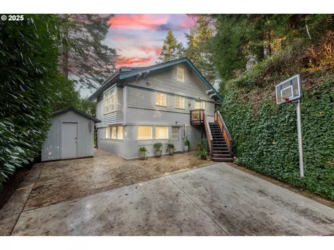 1254 N 6th St, Coos Bay, OR 97420