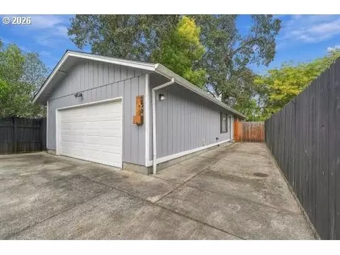 230 Mayfair Dr, Saint Helens, OR 97051
