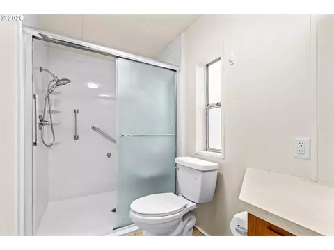 1400 Candlelight Dr #208, Eugene, OR 97402 photo 18