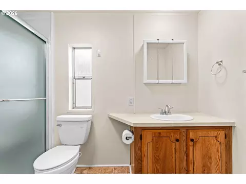 1400 Candlelight Dr #208, Eugene, OR 97402 photo 19