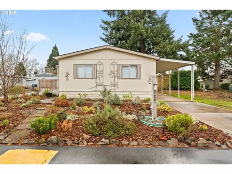 1400 Candlelight Dr #208, Eugene, OR 97402