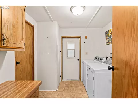 1400 Candlelight Dr #208, Eugene, OR 97402 photo 14