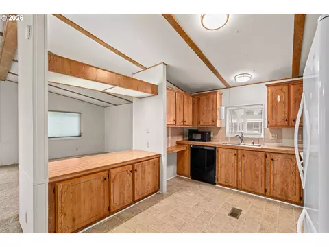1400 Candlelight Dr #208, Eugene, OR 97402 photo 10