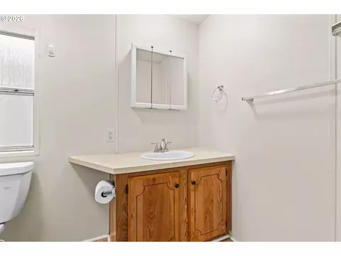1400 Candlelight Dr #208, Eugene, OR 97402 photo 17
