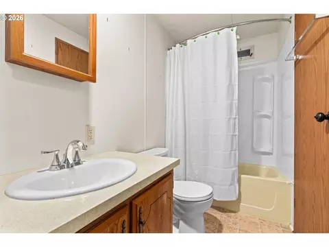 1400 Candlelight Dr #208, Eugene, OR 97402 photo 11