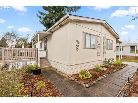 1400 Candlelight Dr #208, Eugene, OR 97402 photo 3