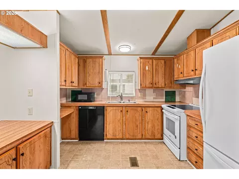 1400 Candlelight Dr #208, Eugene, OR 97402 photo 8