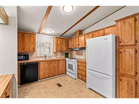 1400 Candlelight Dr #208, Eugene, OR 97402 photo 9