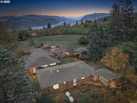 38718 E Hist Columbia River Hwy, Corbett, OR 97019