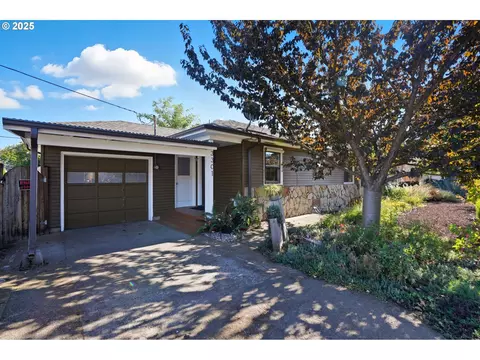3301 X St, Vancouver, WA 98663