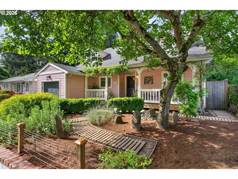 3665 SE Raymond St, Portland, OR 97202