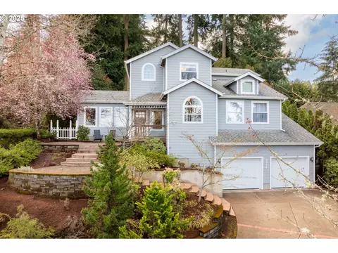 2214 W 25th Pl, Eugene, OR 97405