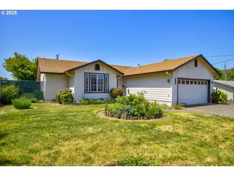 572 Little Valley Rd, Roseburg, OR 97471