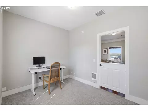 Entry Way - 29259 Clear Lake Rd, Eugene, OR 97402 photo 2 of 2