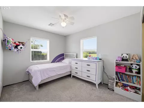 Bedroom - 29259 Clear Lake Rd, Eugene, OR 97402 photo 6 of 6