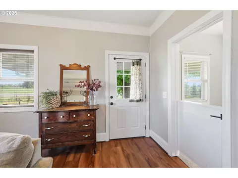 Entry Way - 29259 Clear Lake Rd, Eugene, OR 97402 photo 1 of 2