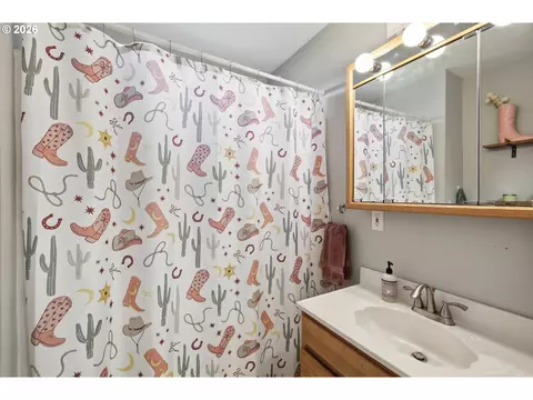 Bath - 29259 Clear Lake Rd, Eugene, OR 97402 photo 2 of 2