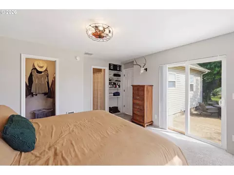 Bedroom - 29259 Clear Lake Rd, Eugene, OR 97402 photo 3 of 6