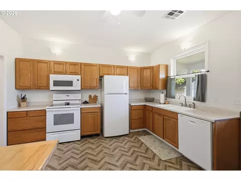 Kitchen - 29259 Clear Lake Rd, Eugene, OR 97402 photo 5 of 5