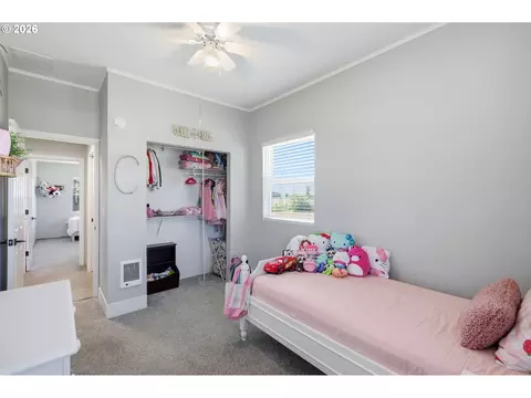 Bedroom - 29259 Clear Lake Rd, Eugene, OR 97402 photo 5 of 6