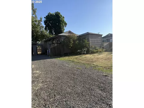 1707 H St, Springfield, OR 97477