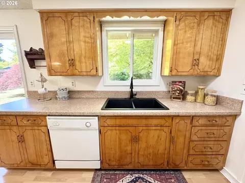 Kitchen - 345 E Rosewood Ave, Eugene, OR 97404 photo 5 of 5