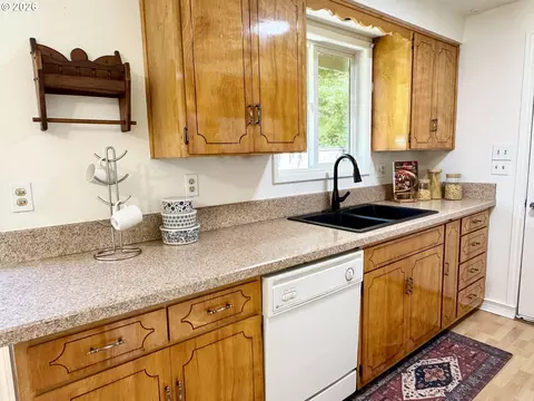 Kitchen - 345 E Rosewood Ave, Eugene, OR 97404 photo 3 of 5