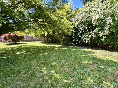 Exterior - 345 E Rosewood Ave, Eugene, OR 97404 photo 5 of 8