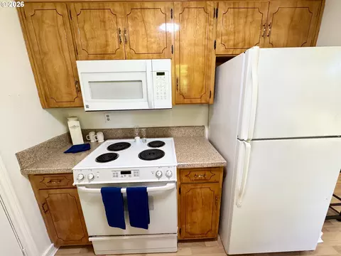 Kitchen - 345 E Rosewood Ave, Eugene, OR 97404 photo 4 of 5