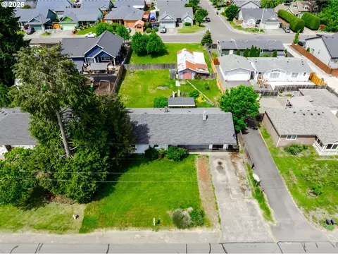 View/Area - 4076 North St, Springfield, OR 97478 photo 4 of 4