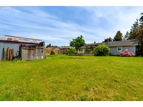 Exterior - 4076 North St, Springfield, OR 97478 photo 2 of 2