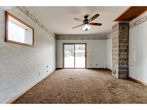 Bedroom - 4076 North St, Springfield, OR 97478 photo 1 of 6