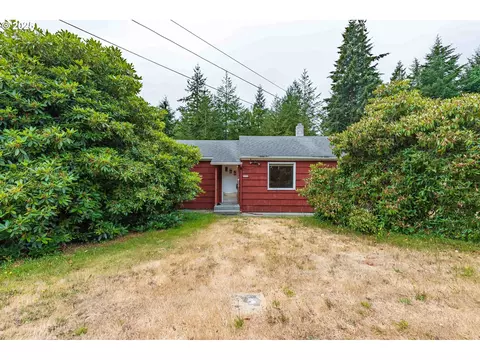 1965 Woodland Dr, Coos Bay, OR 97420