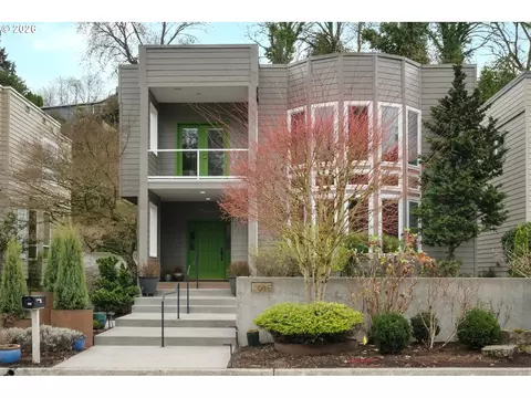 3016 SE Berkeley Pl, Portland, OR 97202
