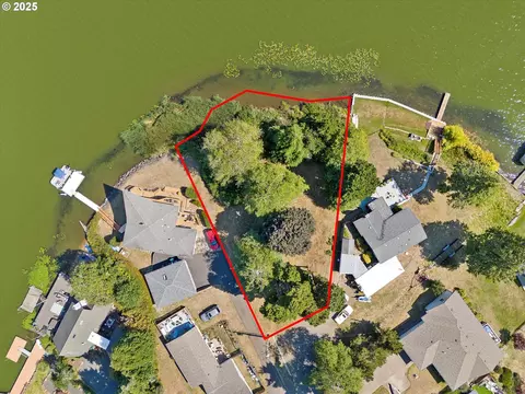 3600 NE West Devils Lake Rd #302/303, Lincoln City, OR 97367