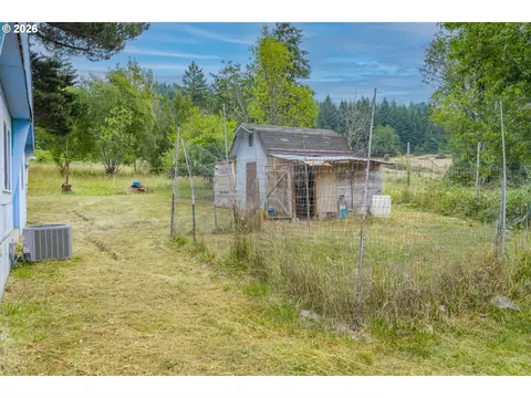 Exterior - 94708 Parsonage Ln, Broadbent, OR 97414 photo 3 of 6
