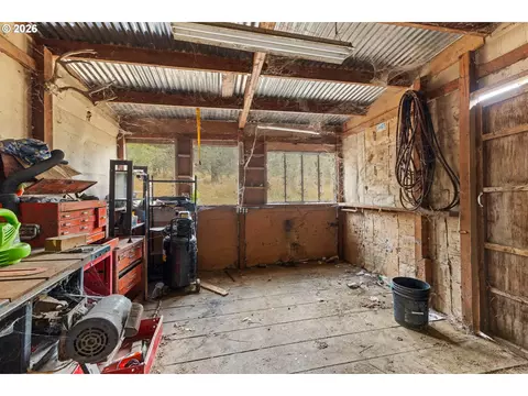 Other - 94708 Parsonage Ln, Broadbent, OR 97414 photo 12 of 15