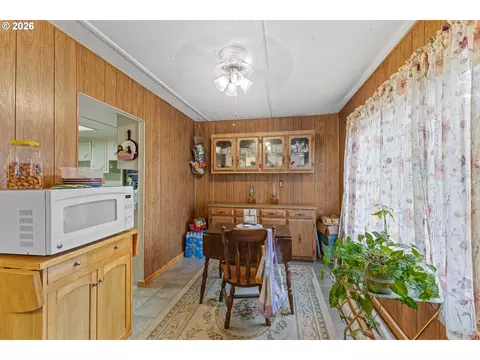 Dining - 94708 Parsonage Ln, Broadbent, OR 97414 photo 1 of 1
