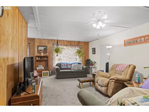 Living - 94708 Parsonage Ln, Broadbent, OR 97414 photo 1 of 2