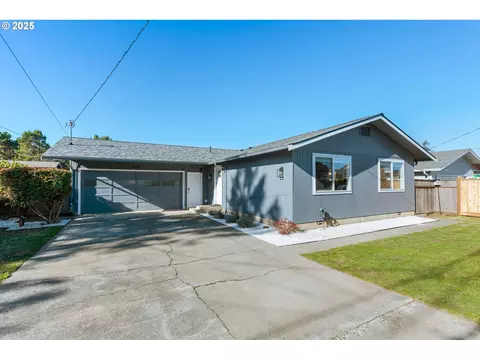 1110 Fenwick St, Coos Bay, OR 97420