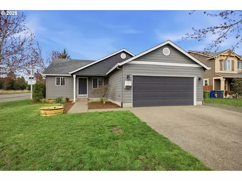 1121 Dahlia St, Woodburn, OR 97071