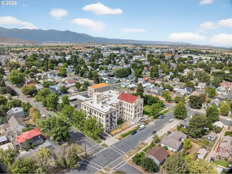 2365 4th St #B-4, Baker City, OR 97814