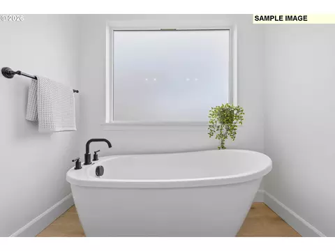 Bath - 925 E Maple Brook Ave, Hermiston, OR 97838 photo 2 of 5