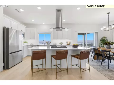 Kitchen - 925 E Maple Brook Ave, Hermiston, OR 97838 photo 1 of 3