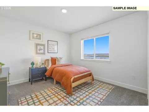 Bedroom - 925 E Maple Brook Ave, Hermiston, OR 97838 photo 6 of 7