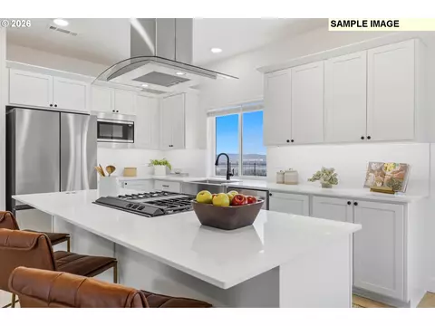 Kitchen - 925 E Maple Brook Ave, Hermiston, OR 97838 photo 2 of 3