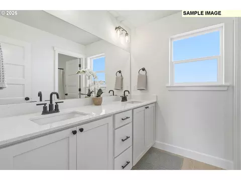Bath - 925 E Maple Brook Ave, Hermiston, OR 97838 photo 4 of 5