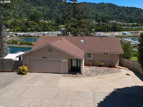 318 Del Norte Ln, Brookings, OR 97415