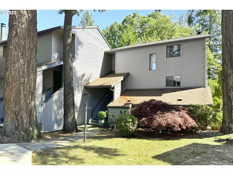 8937 SW Fairview Pl, Portland, OR 97223