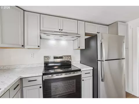 Kitchen - 336 28th Ave, Longview, WA 98632 photo 6 of 6